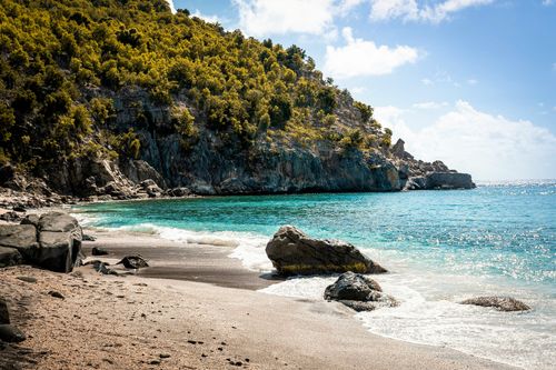 eSIM for Saint Barthélemy – travel photo 3