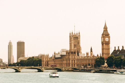 eSIM for United Kingdom – travel photo 1