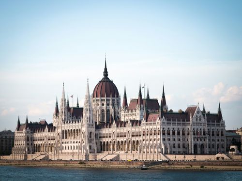 eSIM for Hungary – travel photo 1